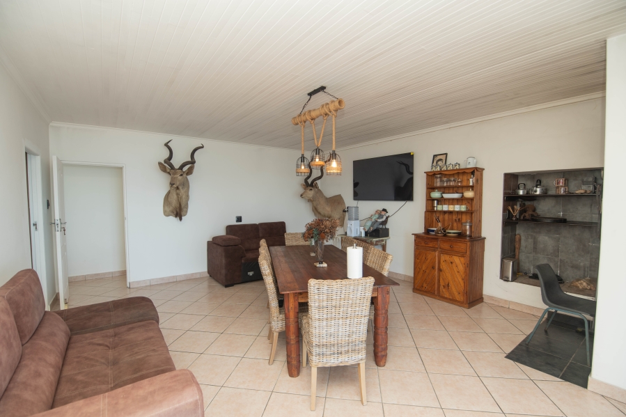 6 Bedroom Property for Sale in Beachview Eastern Cape